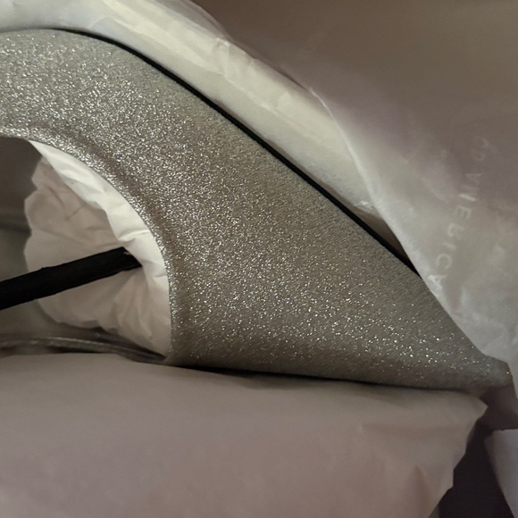 Good American Shimmering Silver Heels - Picture 10 of 10